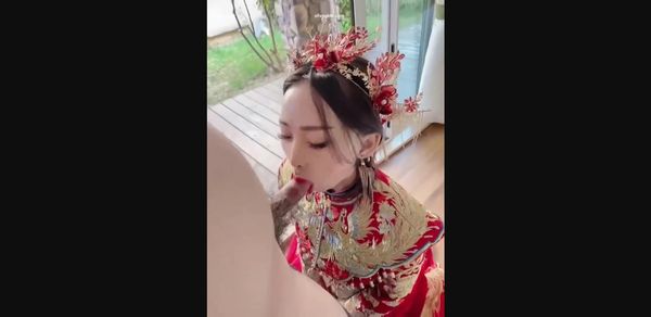 金主爸爸的要求穿着中式和西式婚纱啪啪[3]